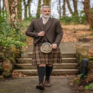 BROWN CRAIL TWEED OUTFIT
